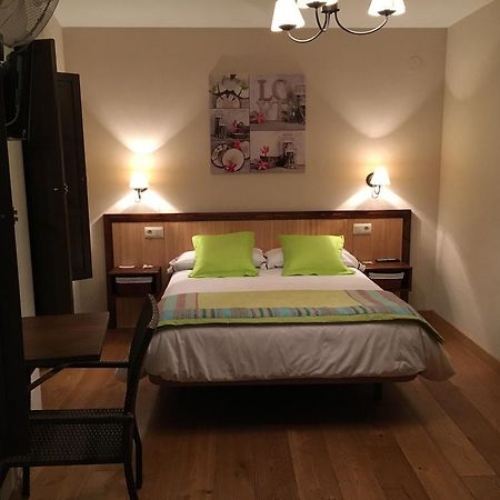 Hostal Otsoa Escároz Esterno foto